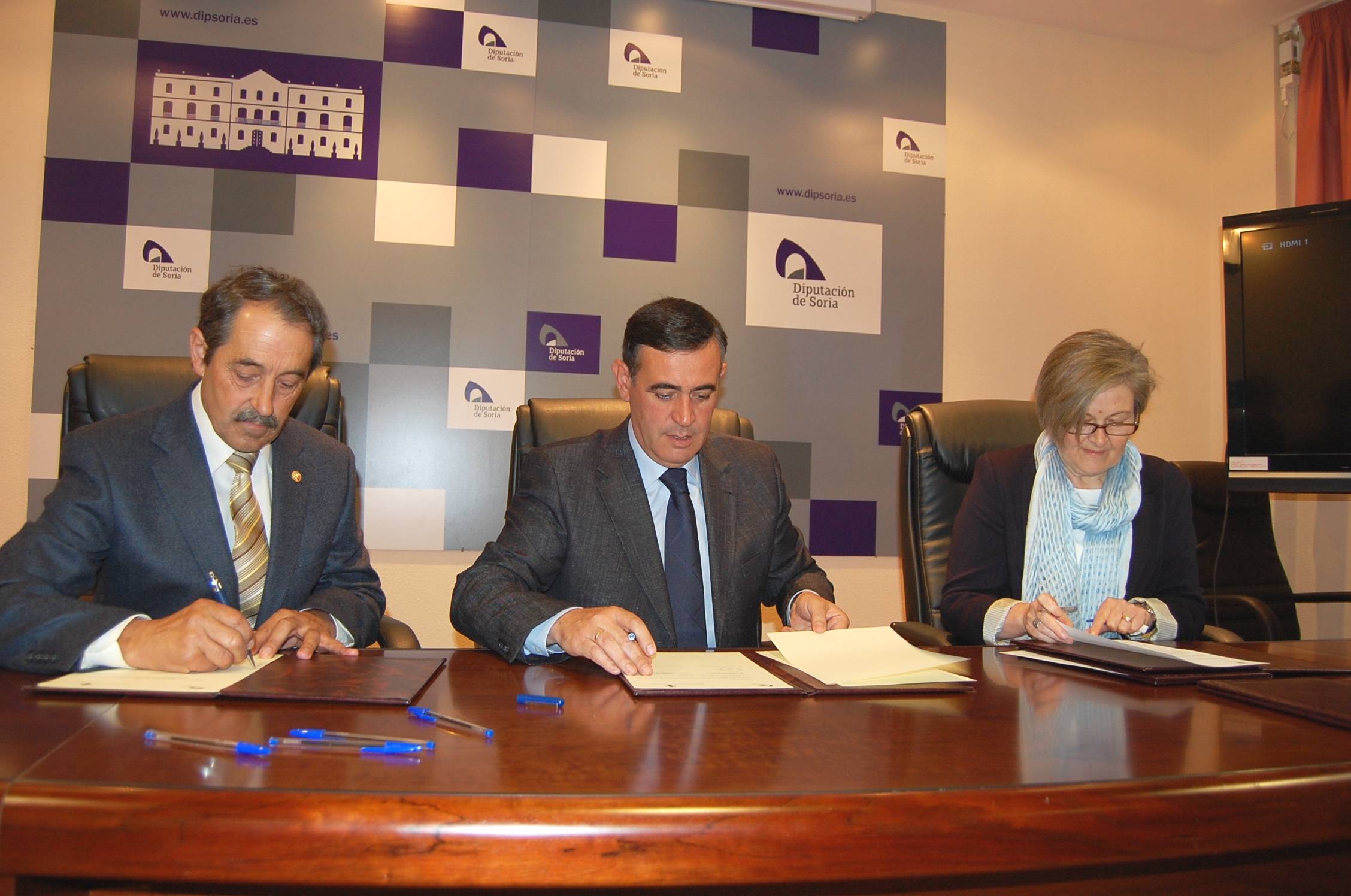 LA DIPUTACIÓN FIRMA DOS CONVENIOS DE COLABORACIÓN CON LA HERMANDAD DE DONANTES DE SANGRE Y LA ASOCIACIÓN DE FAMILIARES DE ENFERMOS DE ALZHEIMER